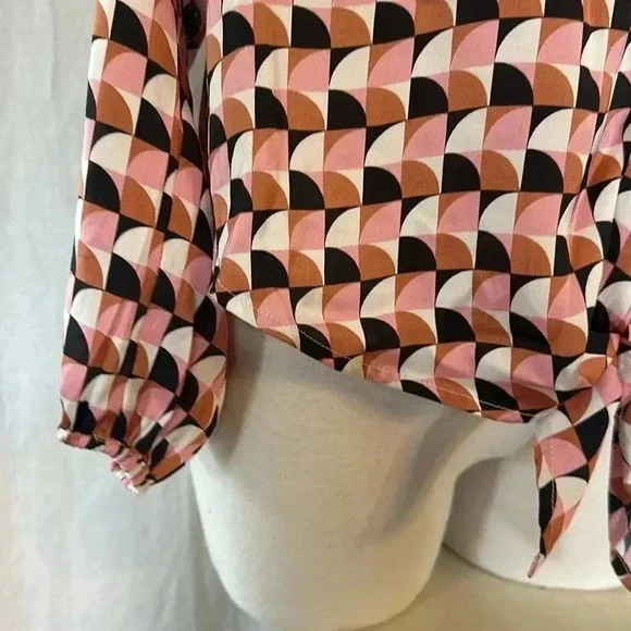 Woman’s blouse shirt top button up pattern tie detail abstract pattern - Picture 2 of 6